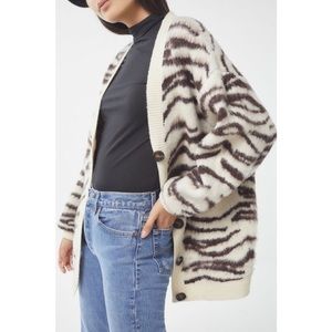 Animal print wool cardigan sweater. Oversized fit.